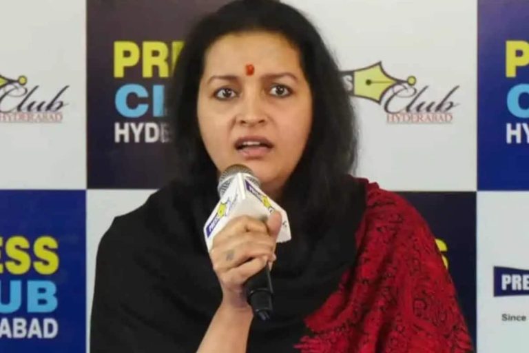 Renu Desai: కుక్కలు కరిస్తేనే చర్చలా?.. అసలు సమస్యలపై ఎవరు మాట్లాడరు.. రేణూ దేశాయ్ సంచలన వ్యాఖ్యలు..!