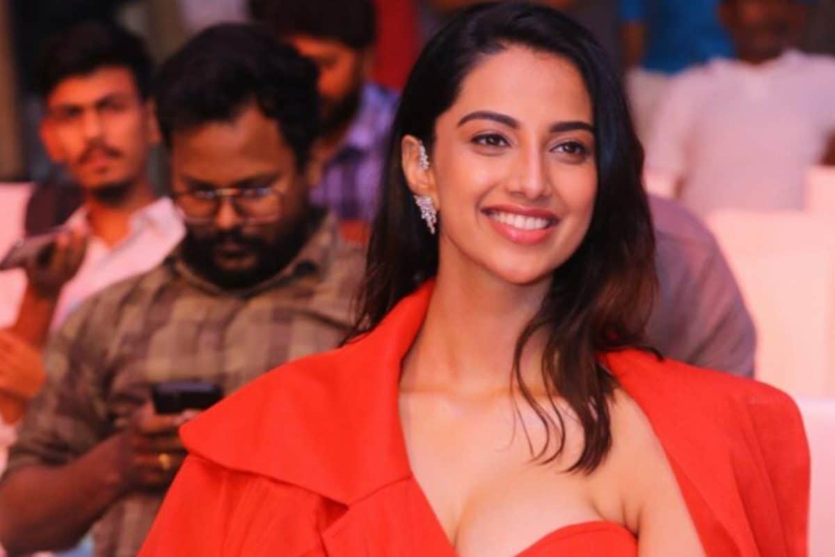 Meenakshi Chaudhary: అదే మీ తల్లి, చెల్లి అయితే ఊరుకుంటారా..? మీనాక్షి పిచ్చ క్లాస్ పీకిందిగా..