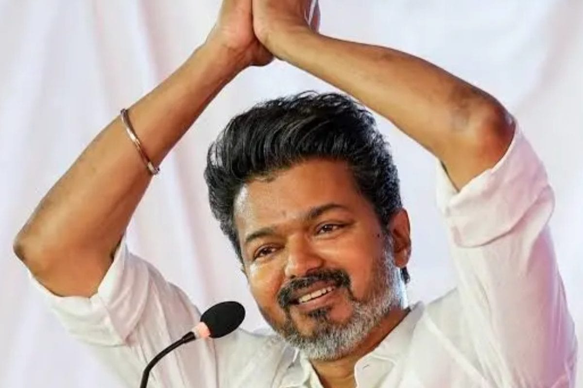 Thalapathy Vijay: దళపతి విజయ్ ఫ్యాన్స్‌కు నిరాశ.. 'జన నాయగన్' విడుదల వాయిదా.. రాజకీయలే కారణమా ?