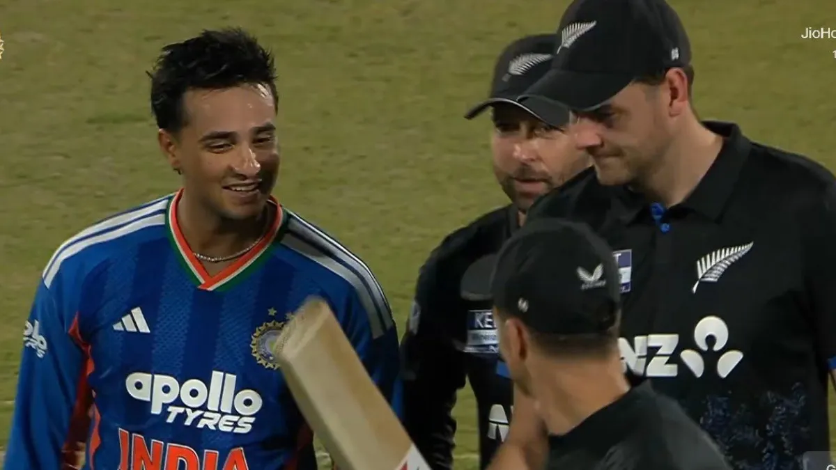 అభిషేక్ శర్మ బ్యాట్‌లో స్ప్రింగ్.. ఆనాటి సీన్ రిపీట్! (వీడియో)