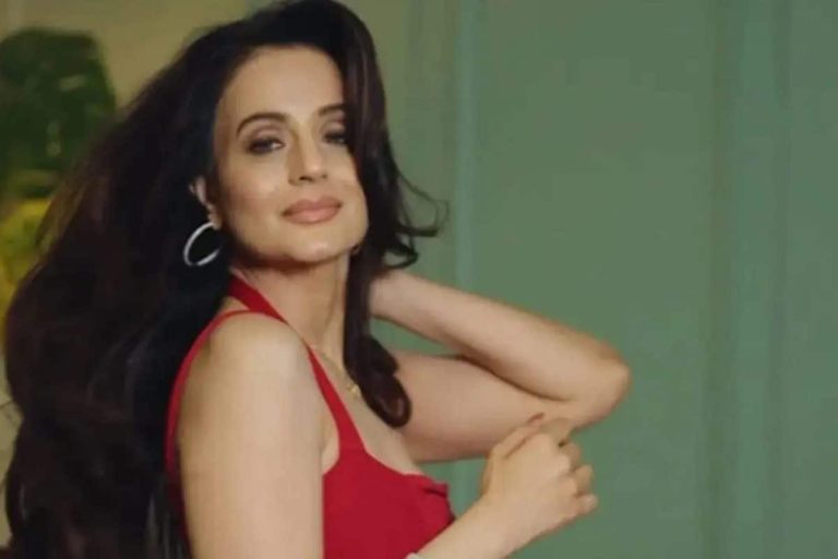Ameesha Patel: అమీషా పటేల్‌కు నాన్ బెయిలబుల్ వారెంట్.. అసలేం జరిగింది?