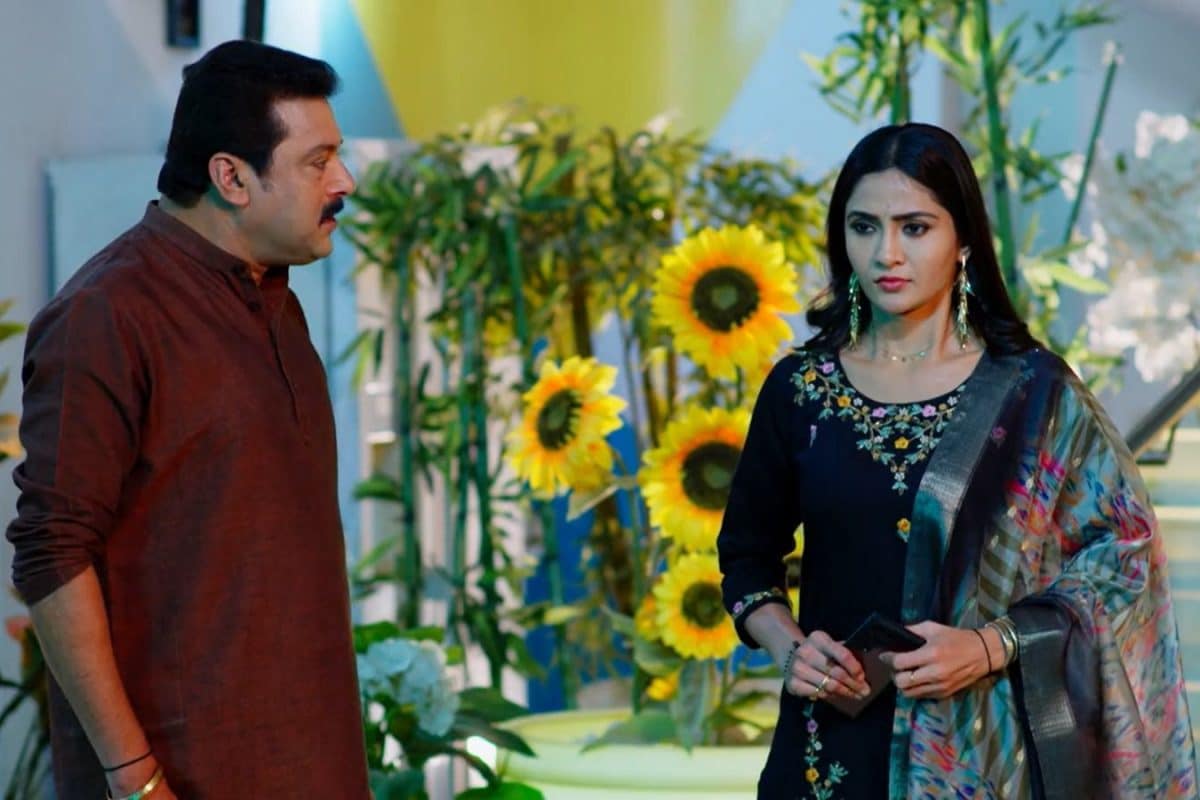 ‎Karthika Deepam Serial Today February 6th Episode: కన్నప్రేమ కాకపోయినా పెంచిన ప్రేమ ఉండాలి కదా జ్యోత్స్న... మరీ ఇంత నీచంగా తయారయ్యావ్ ఏంటీ.. ఛీ!