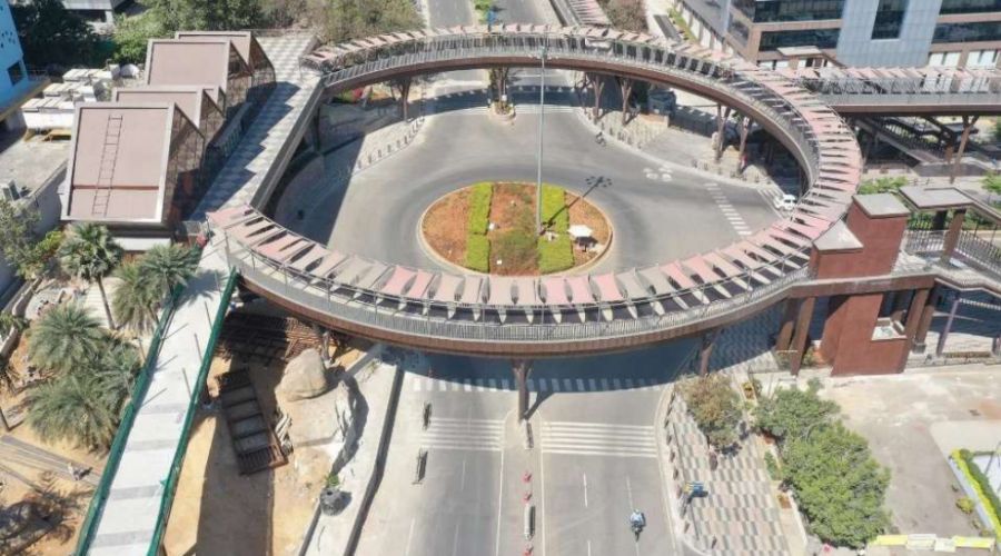 Skywalk-connecting-Raidurg-Metro-Station-to-Mindspace-Madhapur-Campus