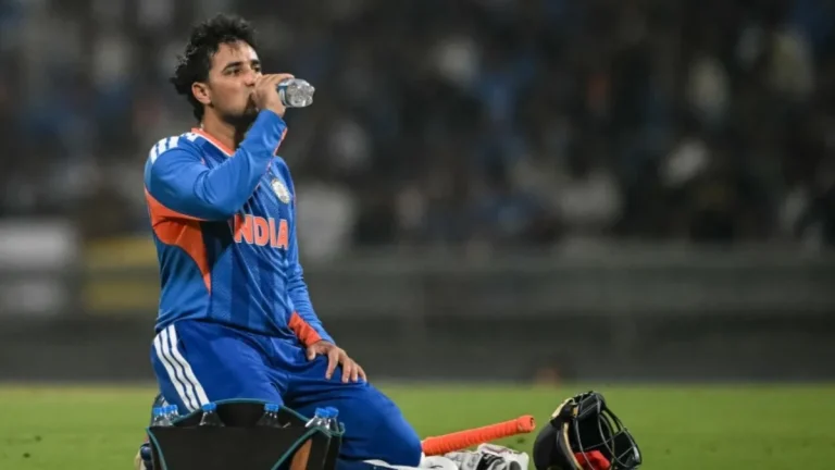 హాస్పిటల్ లో అడ్మిట్ అయిన అభిషేక్ శర్మ.. : టీ20 వరల్డ్ కప్ నుంచి అవుట్?