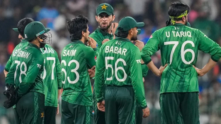 పాకిస్తాన్ సూపర్ 8కు చేరాలంటే ఇలా జరిగితేనే, లేదంటే ఇంటికే...!!