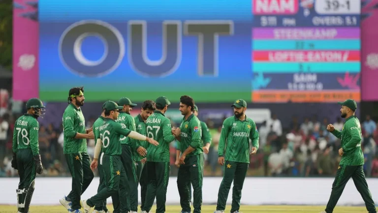 Pak vs NZ: తొలి మ్యాచ్ లోనే పాక్ కు భారీ షాక్-సెమీస్ ఆశలు గల్లంతు..!