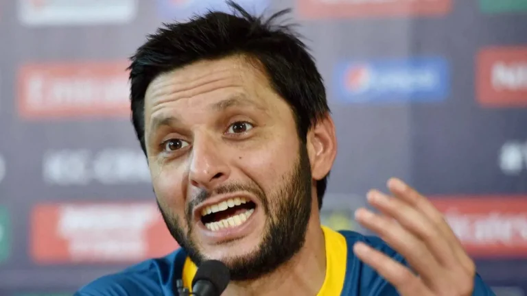 పాకిస్తాన్ టీమ్ లో మూడు దుష్టగ్రహాలు- వాళ్లు పోతే గానీ..!!