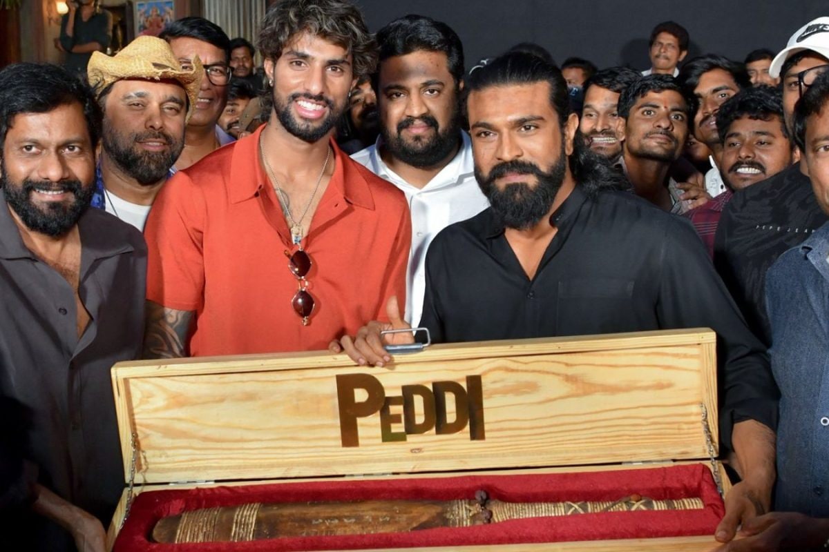 Tilak Varma: పెద్ది సెట్స్‌లో తిలక్ వర్మ.. బ్యాట్‌ గిఫ్ట్‌గా ఇచ్చిన రామ్ చరణ్..!