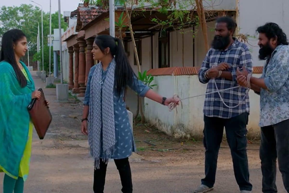 ‎Brahmamudi Serial Today march 25th Episode: ఇంట్లోనే దొంగతనం చేసిన ఐశ్వర్య.. నందుకి సాయం చేసిన ఇందు! అప్పు, కావ్య కూతుర్లు కలుసుకున్నారోచ్!