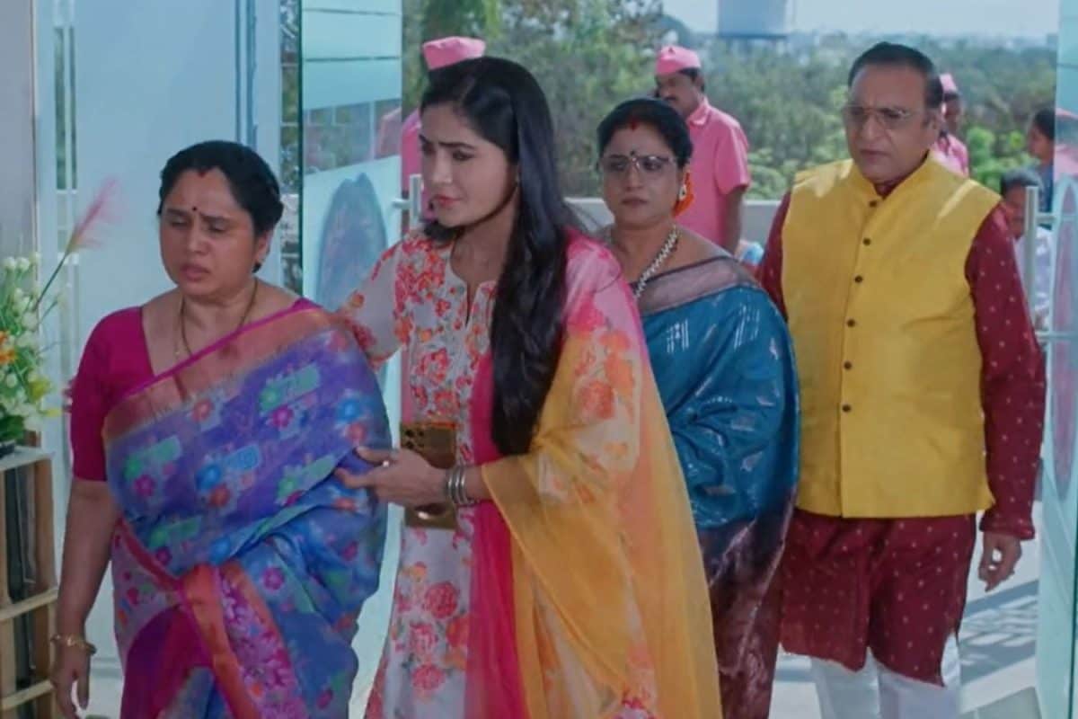 ‎Karthika Deepam Serial Today March 18th Episode: కనిపించకుండా పోయిన శౌర్య.. జ్యోత్స్న‌ని అనుమానిస్తున్న కార్తీక్!