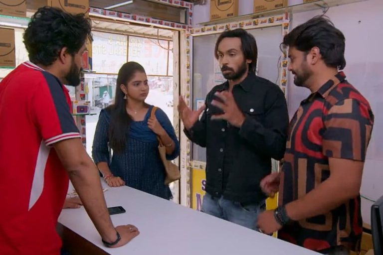 ‎Brahmamudi Serial Today march 19th Episode: లాయర్‌ని కలవాలనుకుంటున్న అపర్ణ.. ఇందును బైక్‌తో గుద్దేసిన రాజు!