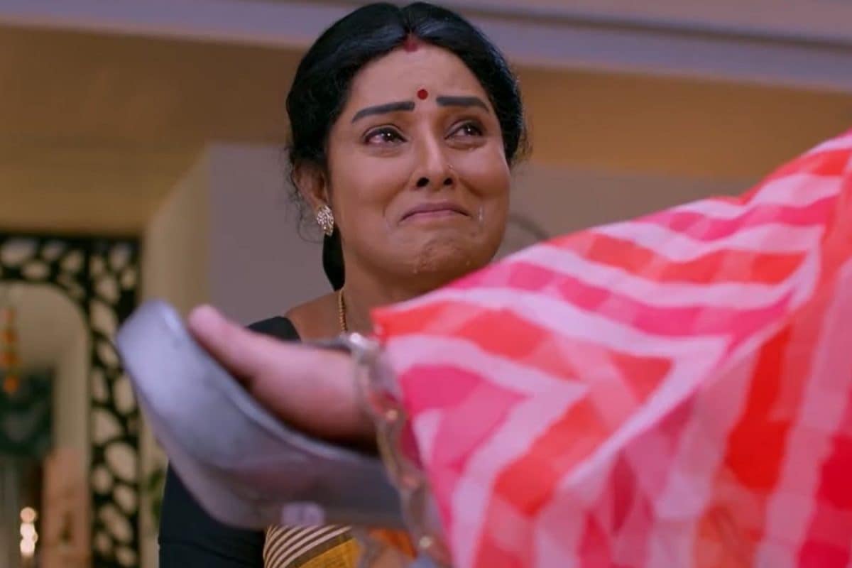 ‎Brahmamudi Serial Today march 21st Episode: ఇది మరీ ఓవరాక్షన్ రా బాబు.. రేఖ కాళ్లు పట్టుకుని క్షమాపణ చెప్పిన అపర్ణ.. ఛీ