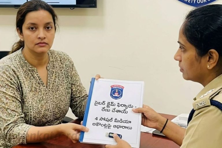 Renu Desai: రేణు దేశాయ్‌పై అసభ్యకర కామెంట్లు.. సైబర్ క్రైమ్‌కు ఫిర్యాదు చేసిన నటి..!