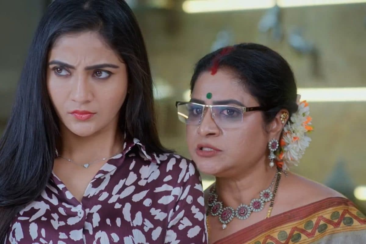 ‎Karthika Deepam Serial Today March 26th Episode: ఆహా ఏమి ట్విస్టు.. జ్యోత్స్నకు పిచ్చి ఎక్కించేశారుగా! ఆస్తి మొత్తం గోవిందా!