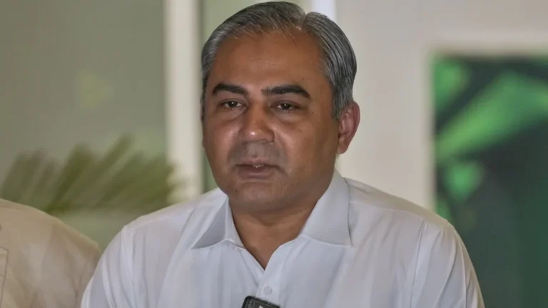 స్టేడియం ఖాళీ.. కుర్చీలు ఫుల్! పీఎస్ఎల్ అంటే ఇదేనా నాయనా?