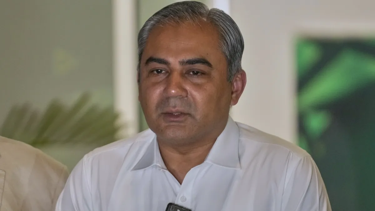 స్టేడియం ఖాళీ.. కుర్చీలు ఫుల్! పీఎస్ఎల్ అంటే ఇదేనా నాయనా?