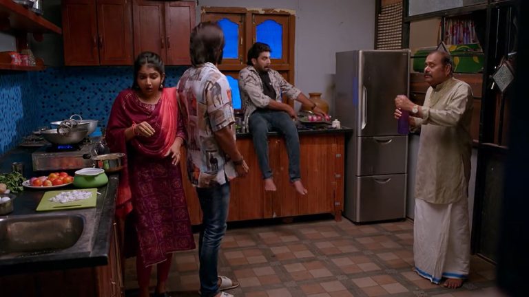 ‎Brahmamudi Serial Today April 21st Episode: సడన్ సర్ప్రైజ్ ఇచ్చిన హౌస్ ఓనర్.. ఇందుని బ్రతిమాలుకుంటున్న రాజు, లక్కీ!