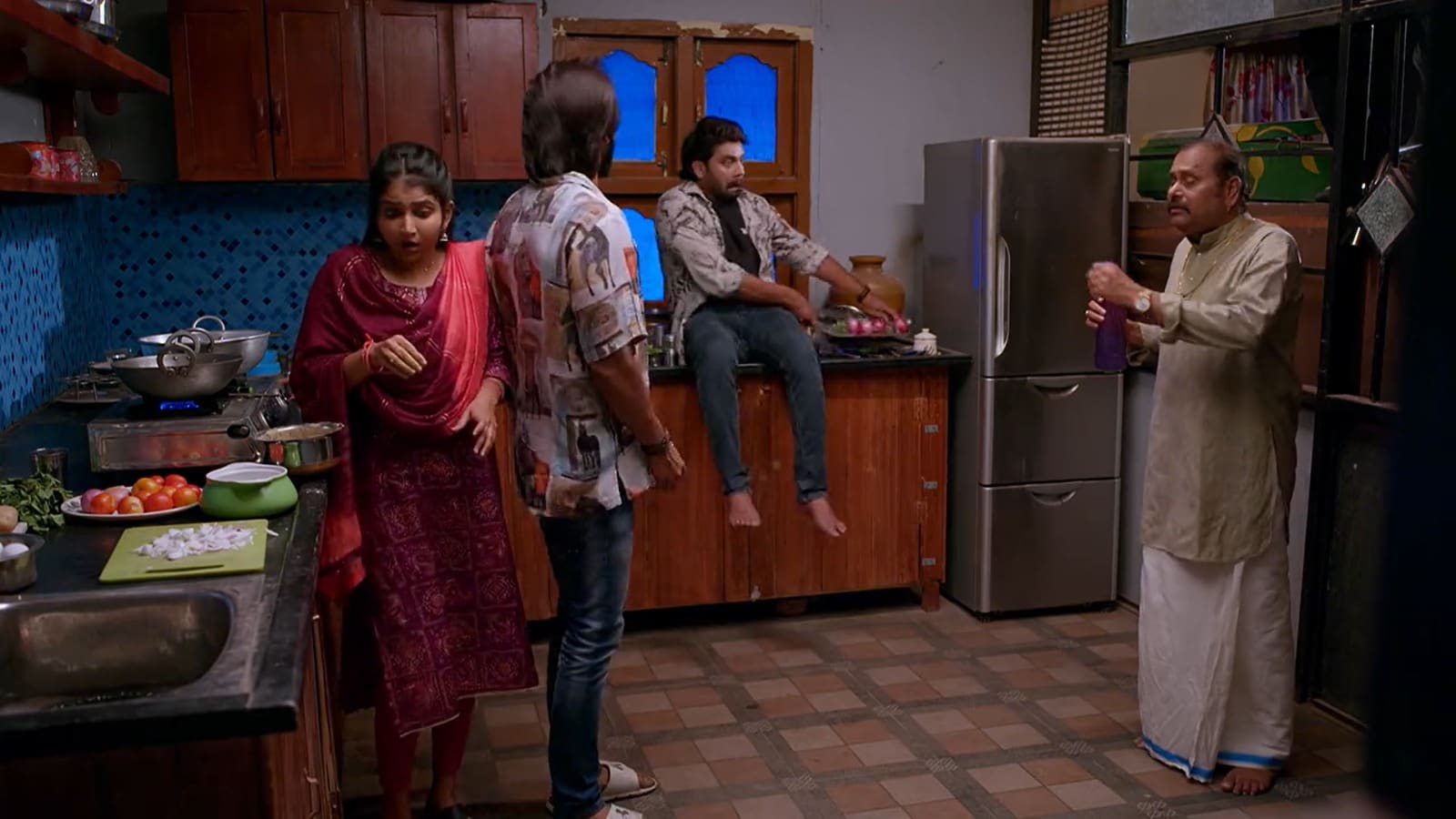 ‎Brahmamudi Serial Today April 21st Episode: సడన్ సర్ప్రైజ్ ఇచ్చిన హౌస్ ఓనర్.. ఇందుని బ్రతిమాలుకుంటున్న రాజు, లక్కీ!