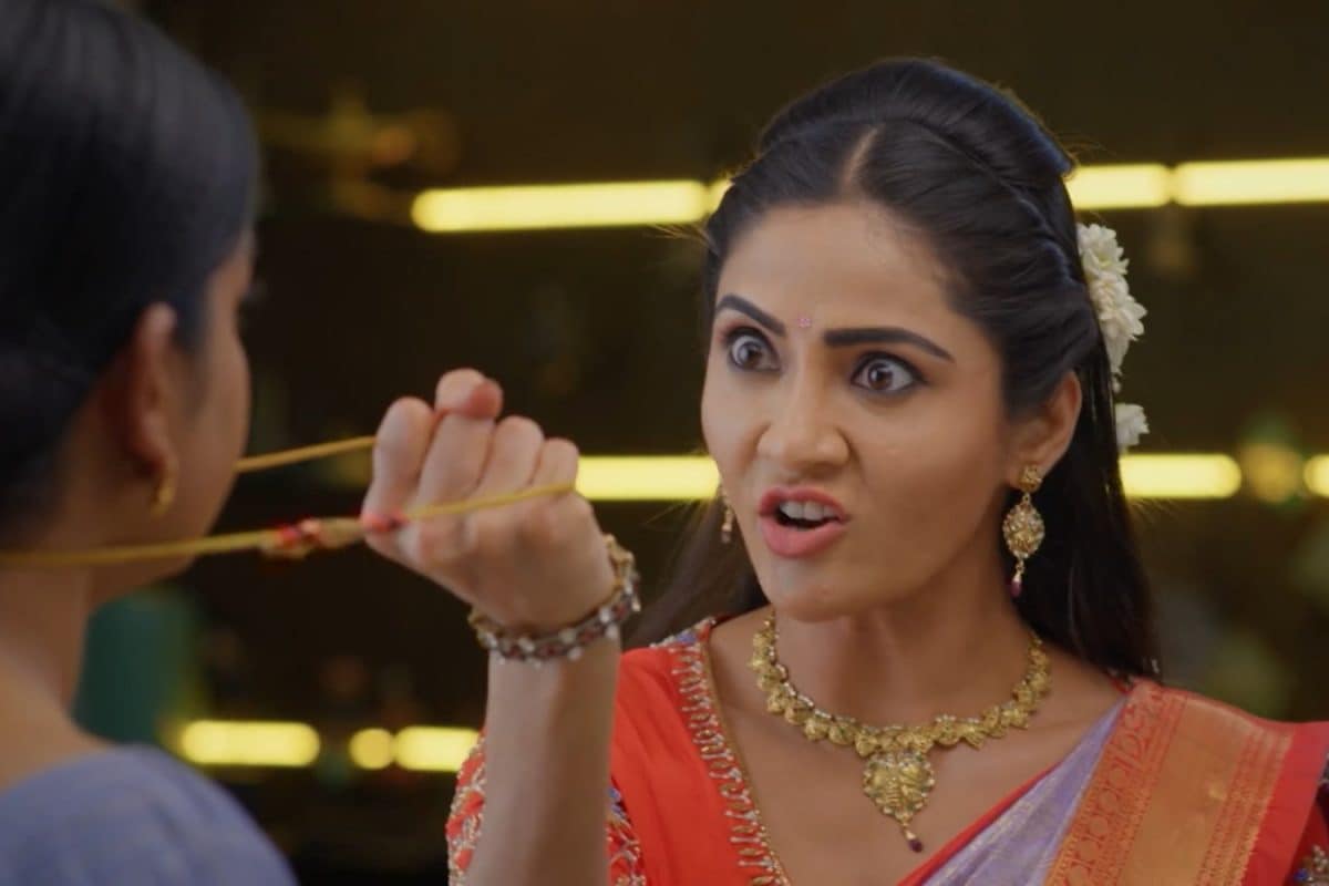 ‎Karthika Deepam Serial Today April 30th Episode: అందరి ముందు అడ్డంగా ఇరుక్కున్న జ్యోత్స్న.. కూతురు చెంప పగలగొట్టిన సుమిత్ర!