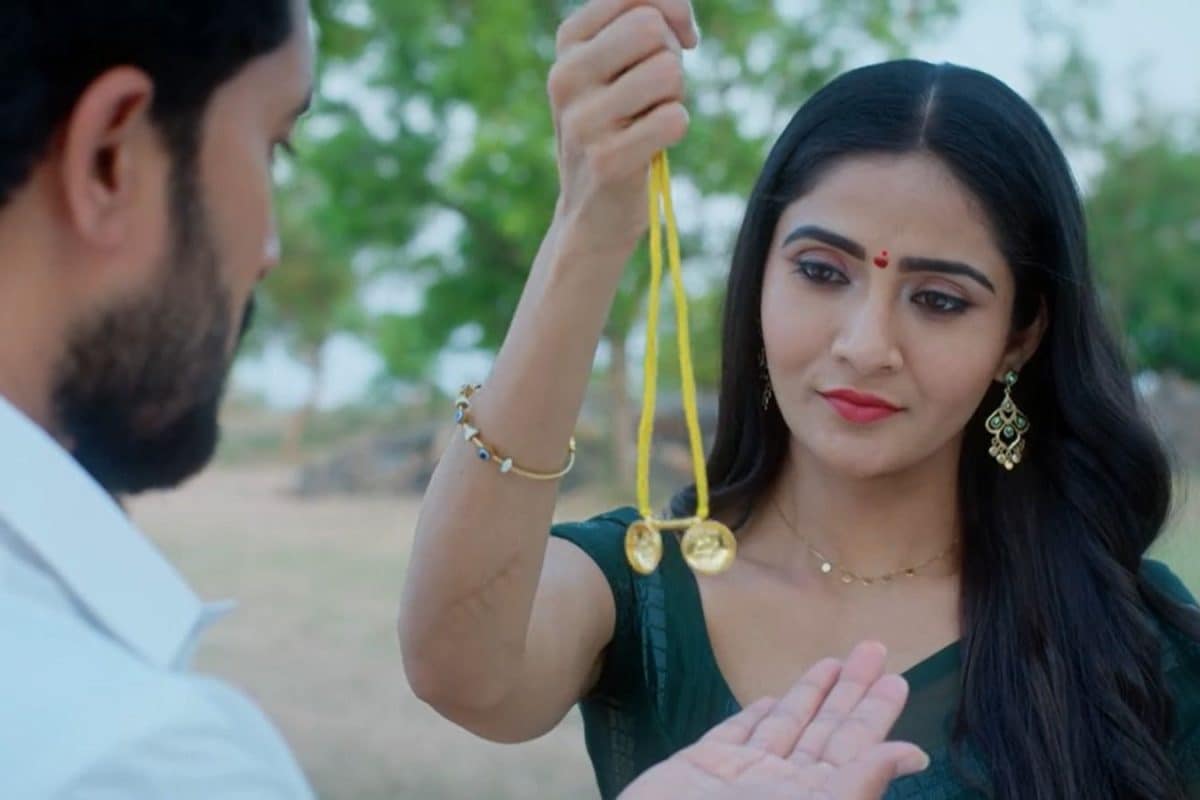 ‎Karthika Deepam Serial Today April 10th Episode: ఇంట్లో వాళ్లకి షాకింగ్ న్యూస్ చెప్పిన పారిజాతం.. కార్తీక్‌కి అదిరిపోయే గిఫ్ట్ ఇచ్చిన జ్యోత్స్న!