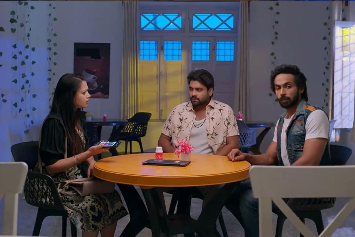 ‎Brahmamudi Serial Today April 4th Episode: ఇందుని కిడ్నాప్ చేయడానికి ఒప్పుకున్న రాజు.. మనవరాలి కోసం టెన్షన్ పడుతున్న అపర్ణ!