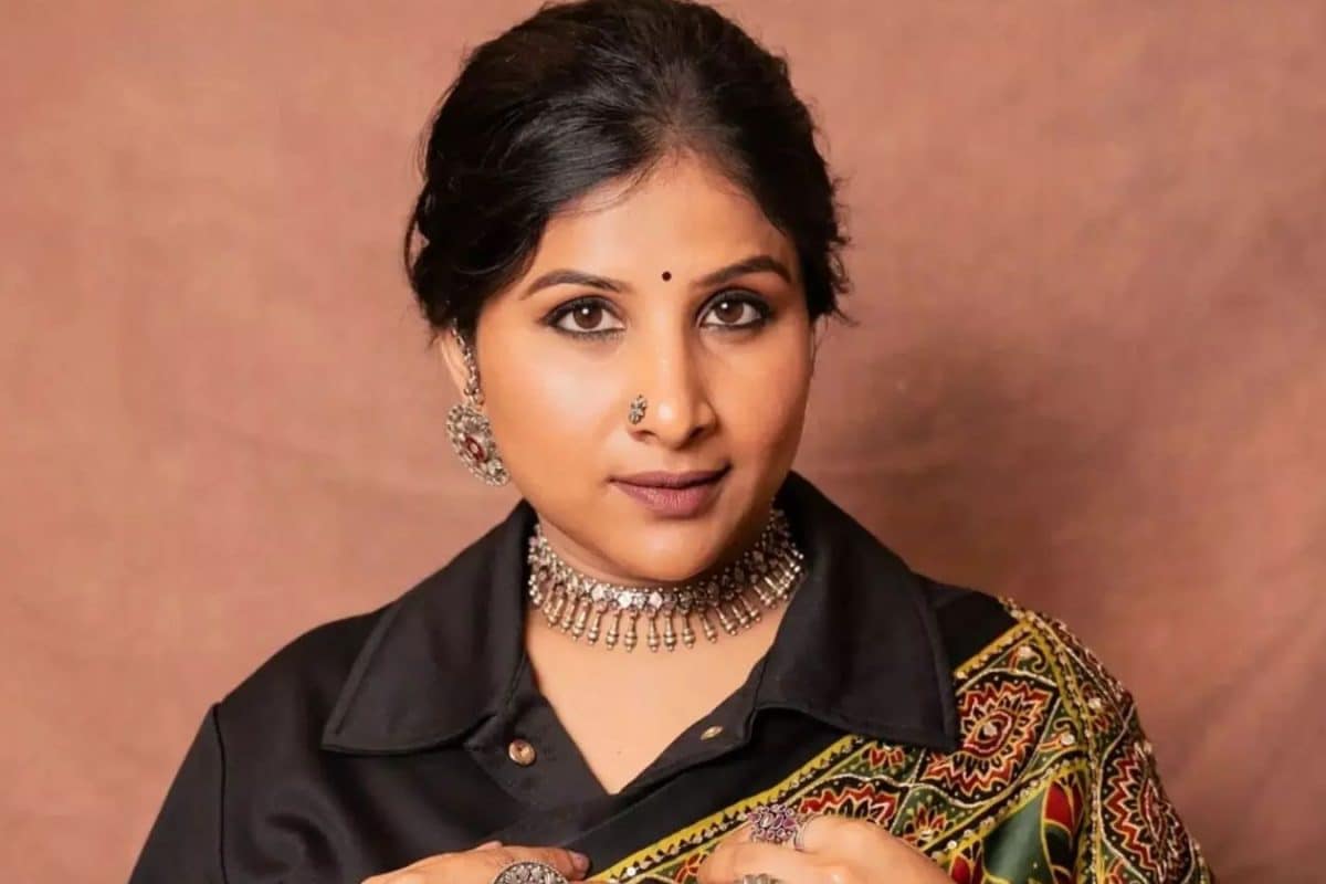 Singer Mangli: స్టార్ సింగర్ నుంచి రూ.10 కోట్ల స్కామ్ వరకు.. మంగ్లీని చుట్టుముట్టిన వివాదాలు.. అసలు నిజం ఏంటీ?