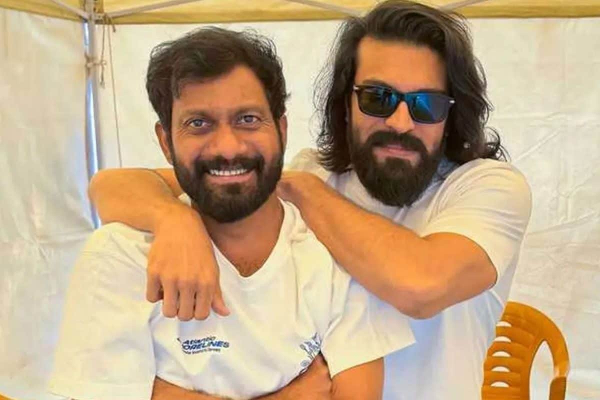 Peddi Movie: 'పెద్ది' సెట్స్ నుంచి రామ్ చరణ్, బుచ్చి బాబు ఫోటో.. వెయ్యి కోట్ల సినిమా కొడుతున్న సంతోషం కనిపిస్తుందిగా..!