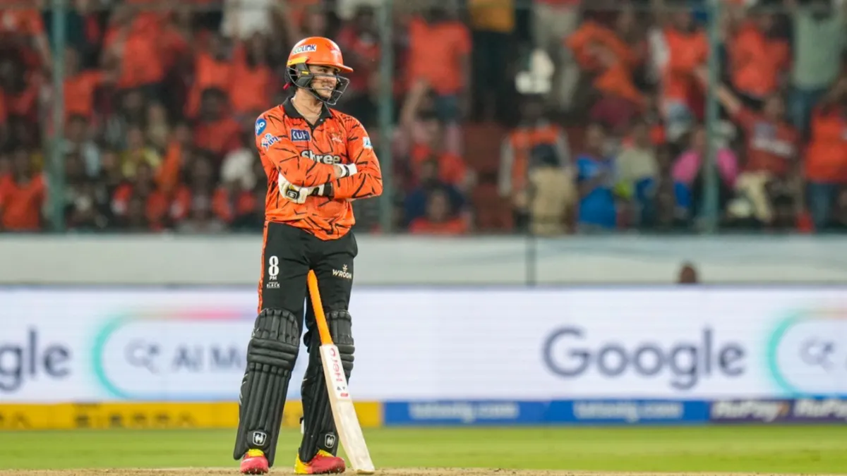 ఆ కటౌట్ చూడ్రా బై- బౌలర్ల గుండెల్లో రైళ్లు పరుగెత్తుతాయ్