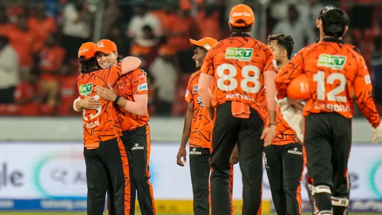 సన్‌రైజర్స్ చేతులు కాల్చుకుంటోందా: హై-వెలాసిటీ టైమ్ లో