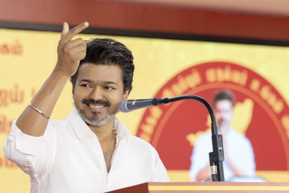 Hero Vijay: తమిళనాడు ఎన్నికల ఫలితాల్లో ఉత్కంఠ.. అనూహ్యంగా విజయ్ ముందంజ