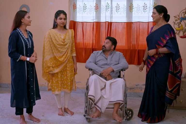 ‎Brahmamudi Serial Today May 5th Episode: కొడుకుని రంగంలోకి దింపిన రేఖ.. నేరుగా ఇంటికి వచ్చేసిన రాకేష్!