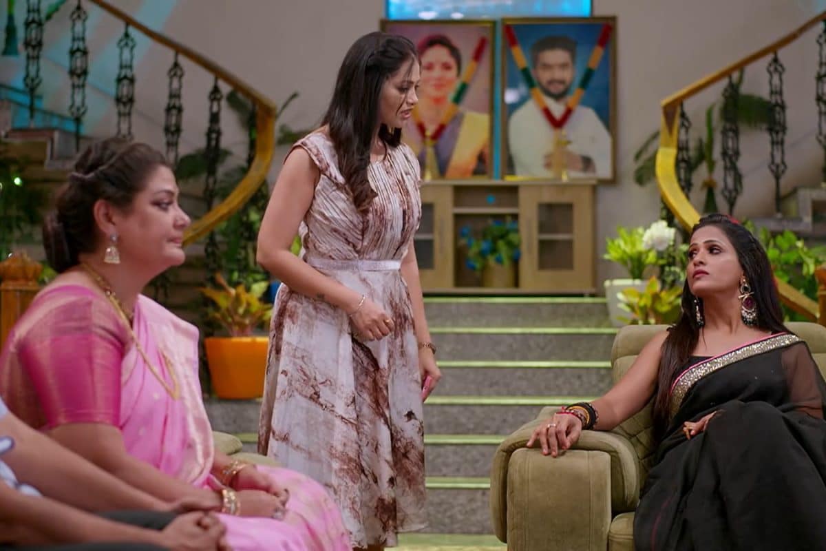 ‎Brahmamudi Serial Today May 1st Episode: రాజుకి చివాట్లు పెట్టిన ఐశ్వర్య.. కిడ్నాపర్లని అనుమానిస్తున్న భూషణ్!