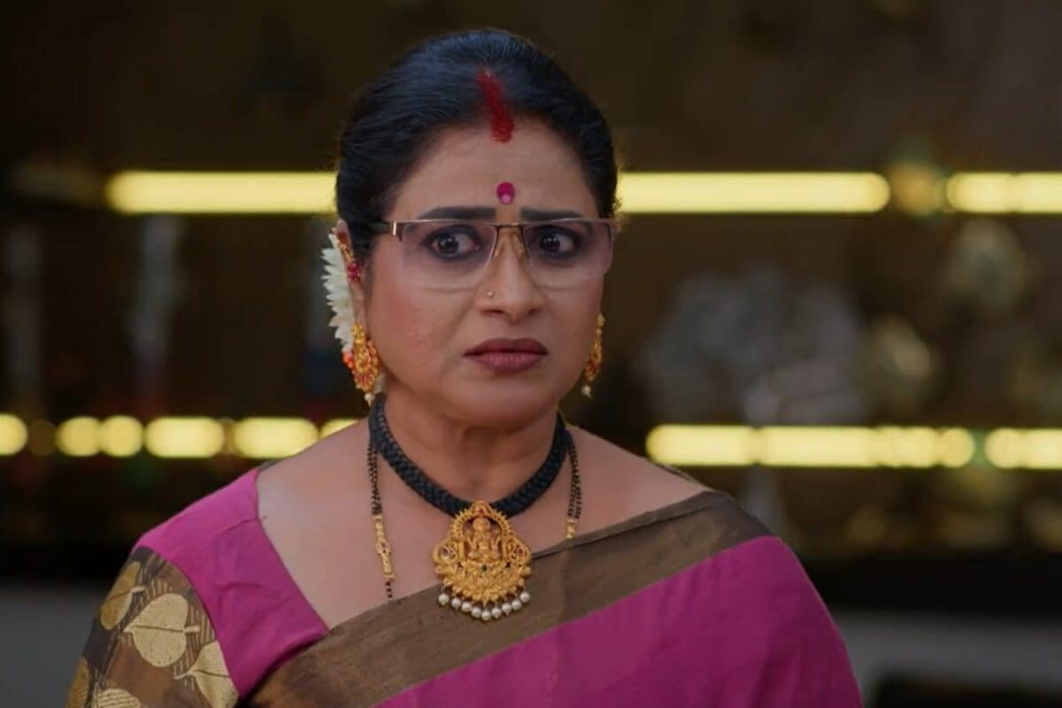 ‎Karthika Deepam Serial Today May 29th Episode: జ్యోత్స్న నువ్వు బట్టలు సర్దుకుని ఈ దేశం వదిలి పారిపో.. పారిజాతం సూపర్ సలహా!