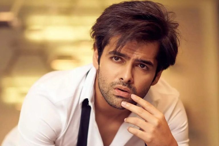 Ram Pothineni: రియల్ హీరో అనిపించుకున్న రామ్ పోతినేని.. అభిమాని కోసం అంత పని చేశాడా..?