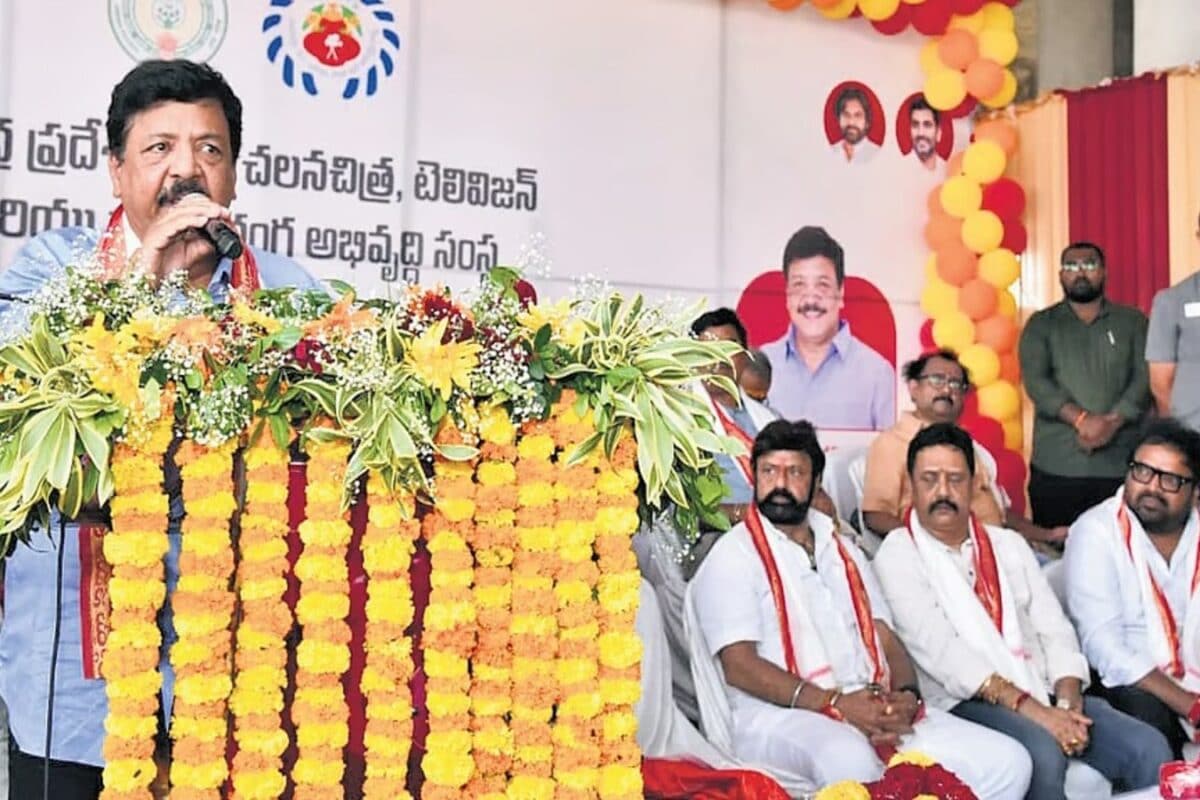 Film Industry: ఏపీలో సినీ పరిశ్రమ అభివృద్ధికి కొత్త అడుగు.. ఎఫ్‌డీసీ ప్రమాణ స్వీకార వేడుకలో సందడి చేసిన బాలయ్య, సుమన్..