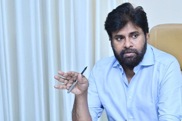 Pawan Kalyan: డిప్యూటీ సీఎం పవన్‌ను కలిసిన టాలీవుడ్ ప్రముఖ నిర్మాతలు.. సింగిల్ స్క్రీన్ల మనుగడపై కీలక చర్చలు!