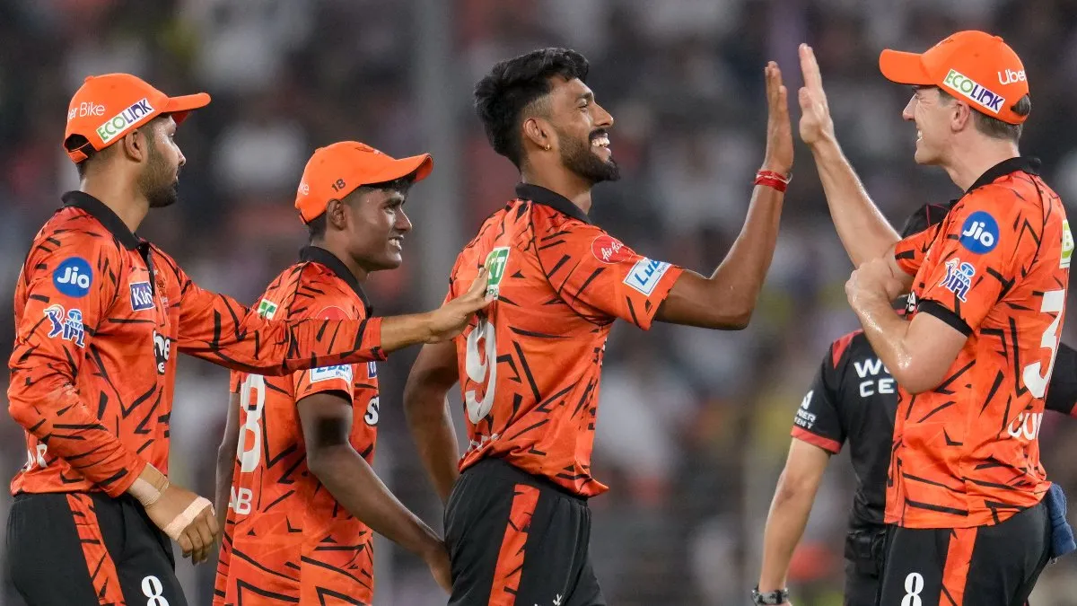 కేకేఆర్ ఎంట్రీతో అనూహ్య మలుపు: సన్‌రైజర్స్ ప్లేఆఫ్స్ పదిలం కావాలంటే.. !!