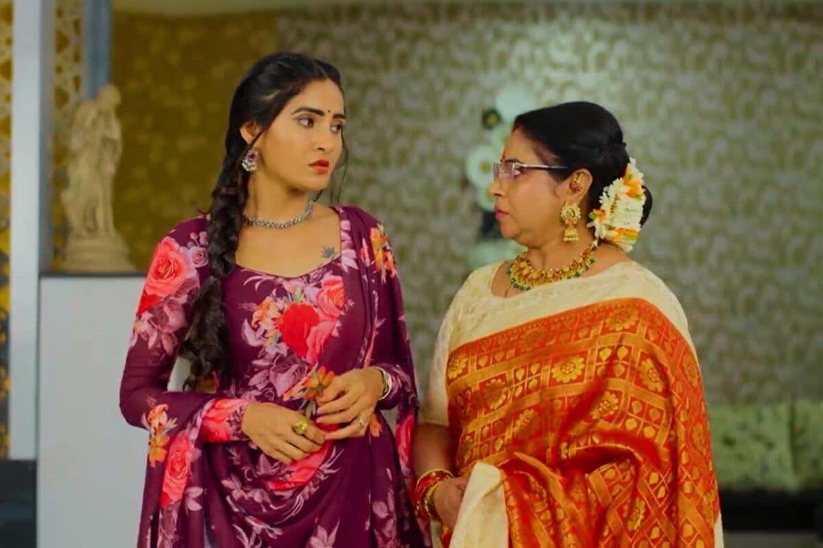 ‎Karthika Deepam Serial June 3rd Episode: అరే ఈ జ్యోత్స్న నిజంగా విలనేనా? కామెడియనా? బుర్రే లేదురా బాబు..