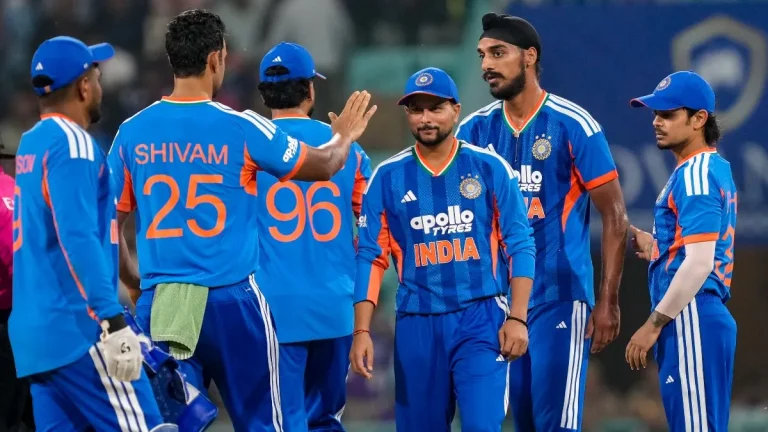 వెస్టిండీస్ తో చివరి మ్యాచ్ వేళ.. టీమిండియాకు భారీ కుదుపు: స్టార్ బౌలర్ అవుట్: ఆ వెటరన్ కు చోటు